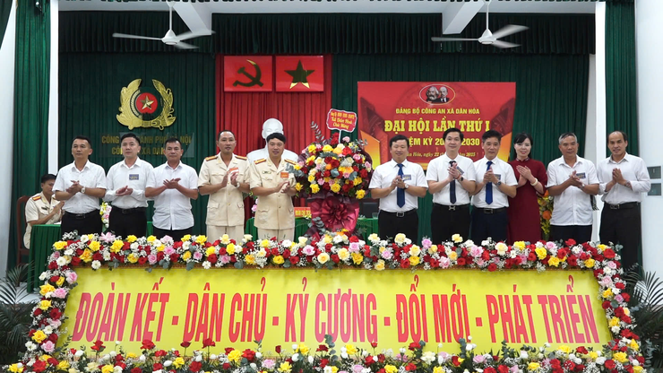 ĐẠI HỘI ĐẢNG BỘ CÔNG AN XÃ DÂN HÒA NHIỆM KỲ 2025 – 2030: PHÁT HUY VAI TRÒ NÒNG CỐT, GIỮ VỮNG AN NINH, TRẬT TỰ PHỤC VỤ PHÁT TRIỂN ĐỊA PHƯƠNG- Ảnh 1.