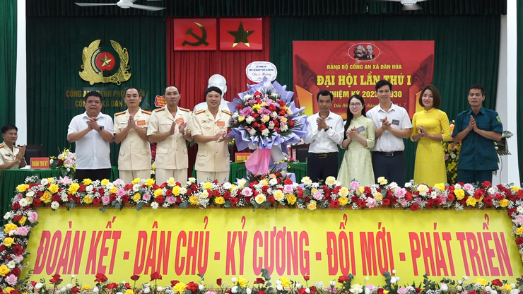 ĐẠI HỘI ĐẢNG BỘ CÔNG AN XÃ DÂN HÒA NHIỆM KỲ 2025 – 2030: PHÁT HUY VAI TRÒ NÒNG CỐT, GIỮ VỮNG AN NINH, TRẬT TỰ PHỤC VỤ PHÁT TRIỂN ĐỊA PHƯƠNG- Ảnh 3.