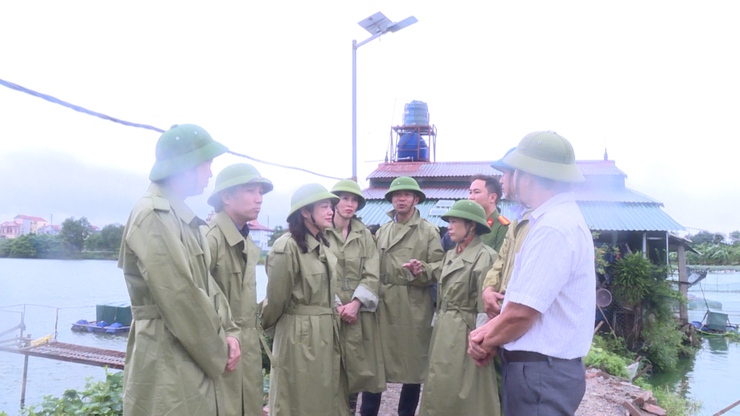 XÃ VÂN ĐÌNH: ĐỒNG CHÍ BÍ THƯ ĐẢNG ỦY TRIỂN KHAI CÁC BIỆN PHÁP ỨNG PHÓ KHẨN CẤP BÃO SỐ 3- Ảnh 2.