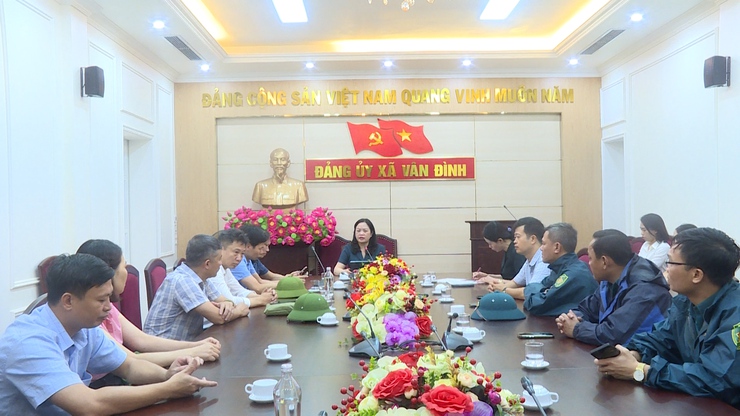 XÃ VÂN ĐÌNH: ĐỒNG CHÍ BÍ THƯ ĐẢNG ỦY TRIỂN KHAI CÁC BIỆN PHÁP ỨNG PHÓ KHẨN CẤP BÃO SỐ 3- Ảnh 1.