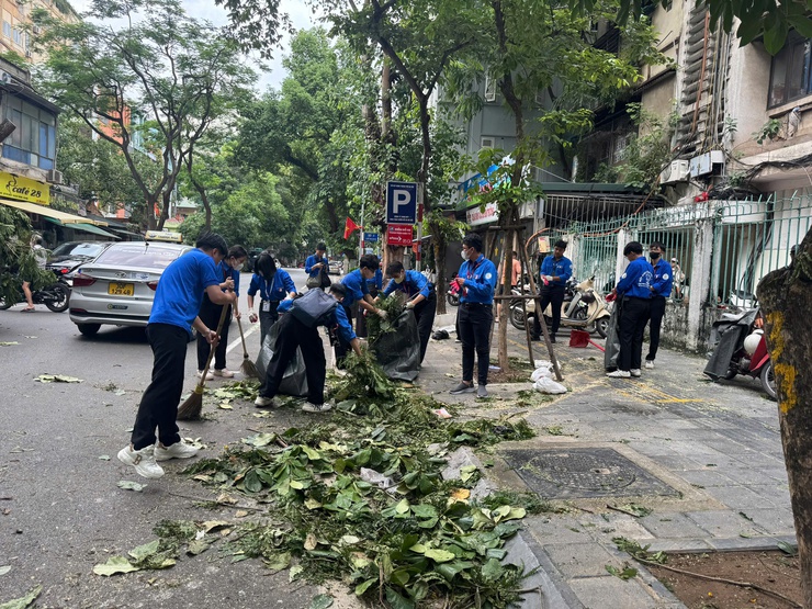 Đoàn Thanh niên phường Hai Bà Trưng ra quân Ngày Chủ nhật xanh lần thứ IV năm 2025.- Ảnh 1.