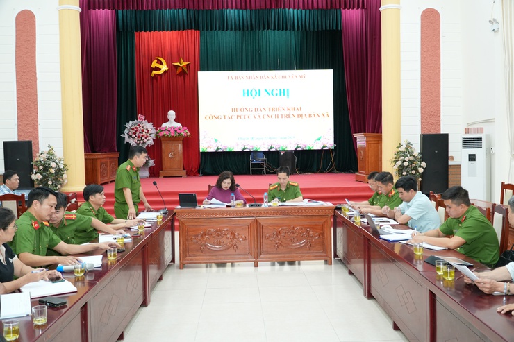 Hội nghị hướng dẫn triển khai công tác PCCC và CNCH trên địa bàn xã- Ảnh 1.