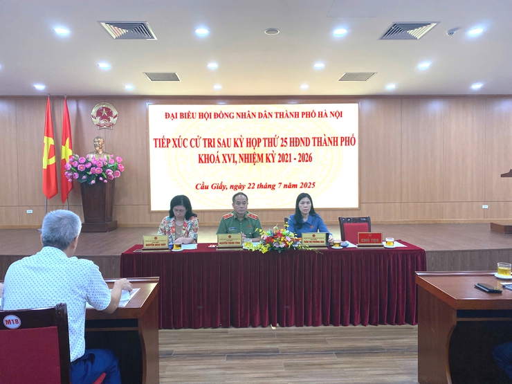 Tổ đại biểu số 6 - HĐND thành phố Hà Nội tiếp xúc cử tri các phường: Cầu Giấy, Yên Hòa, Nghĩa Đô sau kỳ họp thường lệ giữa năm 2025- Ảnh 2.