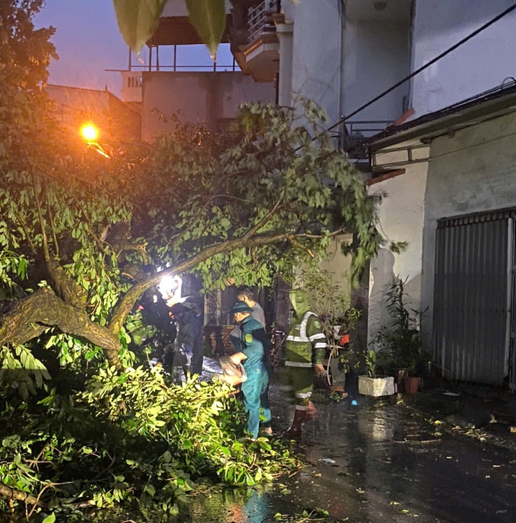 Tập trung triển khai các nhiệm vụ ứng phó, khắc phục hậu quả do bão, lũ gây ra- Ảnh 5.