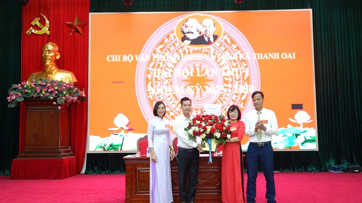 Đại hội Chi bộ Văn phòng HĐND và UBND xã Thanh Oai lần thứ Nhất, nhiệm kỳ 2025 - 2030- Ảnh 3.