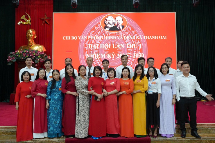 Đại hội Chi bộ Văn phòng HĐND và UBND xã Thanh Oai lần thứ Nhất, nhiệm kỳ 2025 - 2030- Ảnh 4.