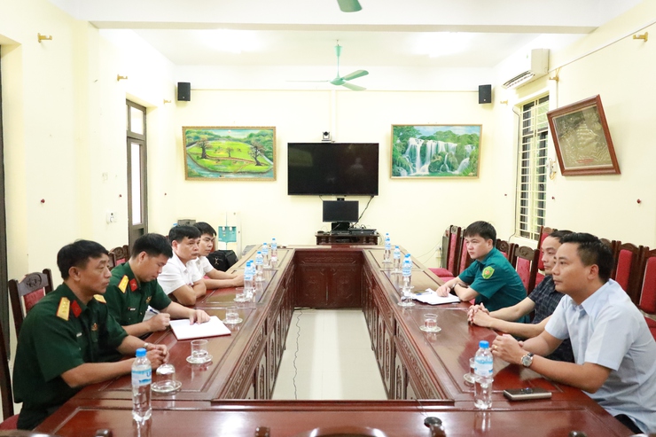 Đoàn công tác Bộ Tư lệnh Thủ đô làm việc tại xã Minh Châu về công tác phòng, chống thiên tai năm 2025- Ảnh 1.