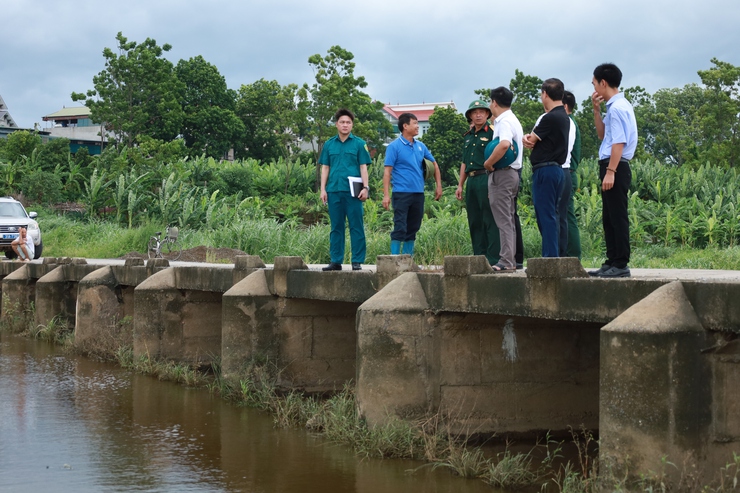 Đoàn công tác Bộ Tư lệnh Thủ đô làm việc tại xã Minh Châu về công tác phòng, chống thiên tai năm 2025- Ảnh 3.