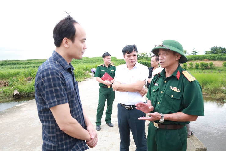Đoàn công tác Bộ Tư lệnh Thủ đô làm việc tại xã Minh Châu về công tác phòng, chống thiên tai năm 2025- Ảnh 2.