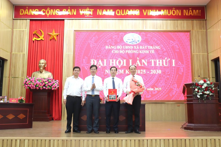 Các Chi bộ trực thuộc Đảng bộ UBND xã Bát Tràng tổ chức Đại hội lần thứ I, nhiệm kỳ 2025-2030- Ảnh 3.