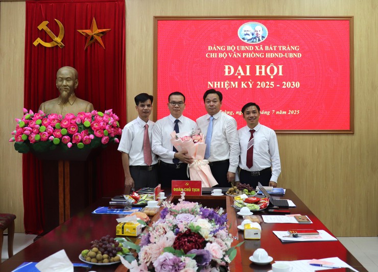 Các Chi bộ trực thuộc Đảng bộ UBND xã Bát Tràng tổ chức Đại hội lần thứ I, nhiệm kỳ 2025-2030- Ảnh 2.