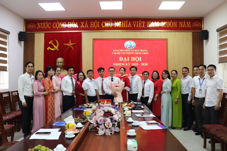 Các Chi bộ trực thuộc Đảng bộ UBND xã Bát Tràng tổ chức Đại hội lần thứ I, nhiệm kỳ 2025-2030- Ảnh 1.
