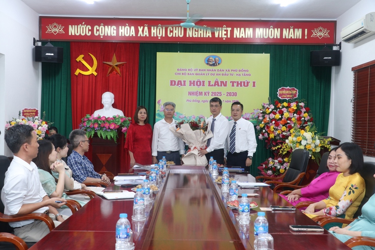 Chi bộ Ban quản lý Dự án đầu tư - Hạ tầng  xã Phù Đổng tổ chức Đại hội đại biểu lần thứ I, nhiệm kỳ 2025-2030 - Ảnh 2.