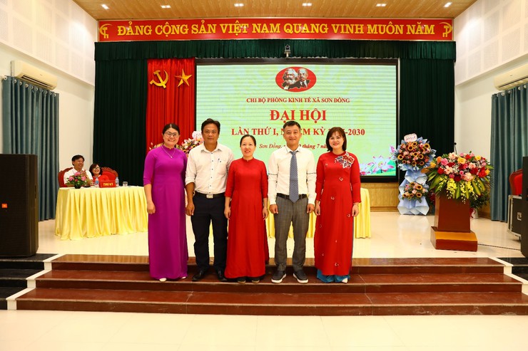 Các Chi bộ trực thuộc Đảng bộ UBND xã Sơn Đồng tổ chức Đại hội nhiệm kỳ 2025 - 2030- Ảnh 11.