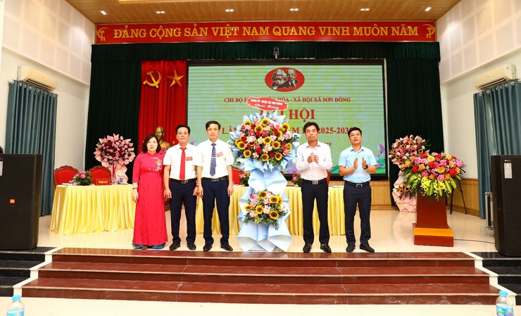 Các Chi bộ trực thuộc Đảng bộ UBND xã Sơn Đồng tổ chức Đại hội nhiệm kỳ 2025 - 2030- Ảnh 12.