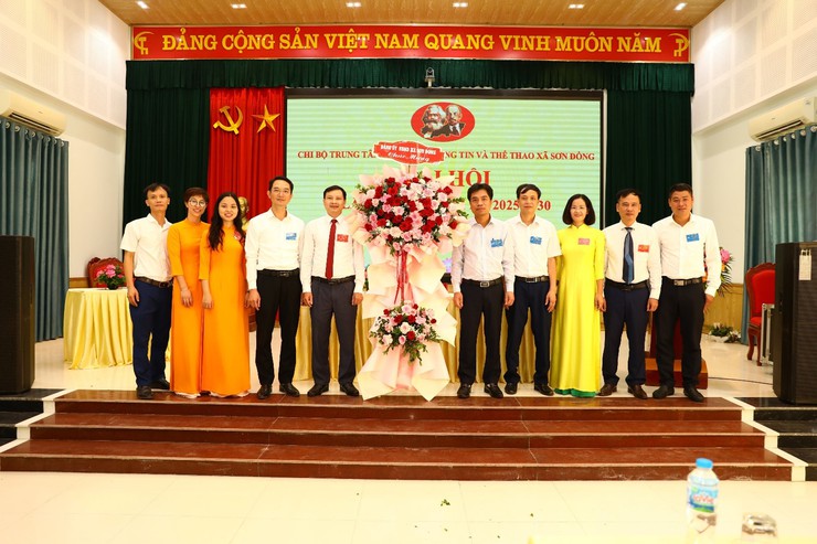 Các Chi bộ trực thuộc Đảng bộ UBND xã Sơn Đồng tổ chức Đại hội nhiệm kỳ 2025 - 2030- Ảnh 15.