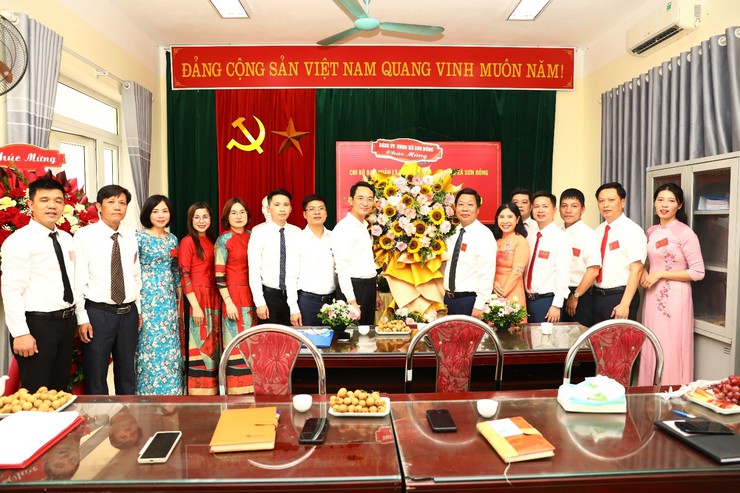 Các Chi bộ trực thuộc Đảng bộ UBND xã Sơn Đồng tổ chức Đại hội nhiệm kỳ 2025 - 2030- Ảnh 20.