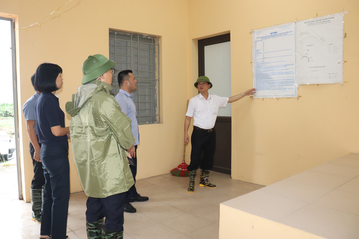 Lãnh đạo xã Thuận An kiểm tra công tác ứng phố bão số 3- WIPHA- Ảnh 2.