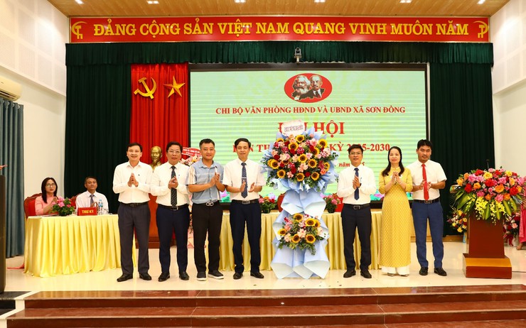 Các Chi bộ trực thuộc Đảng bộ UBND xã Sơn Đồng tổ chức Đại hội nhiệm kỳ 2025 - 2030- Ảnh 3.