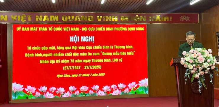  Phường Định Công gặp mặt, tặng quà thương, bệnh binh; người nhiễm chất độc da cam gương mẫu, tiêu biểu- Ảnh 2.