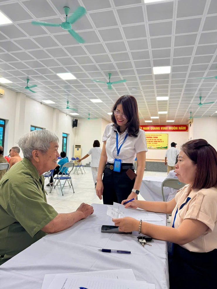 Tổ chức khám, tư vấn sức khoẻ và tặng quà cho các đối tượng chính sách, NCC- Ảnh 4.