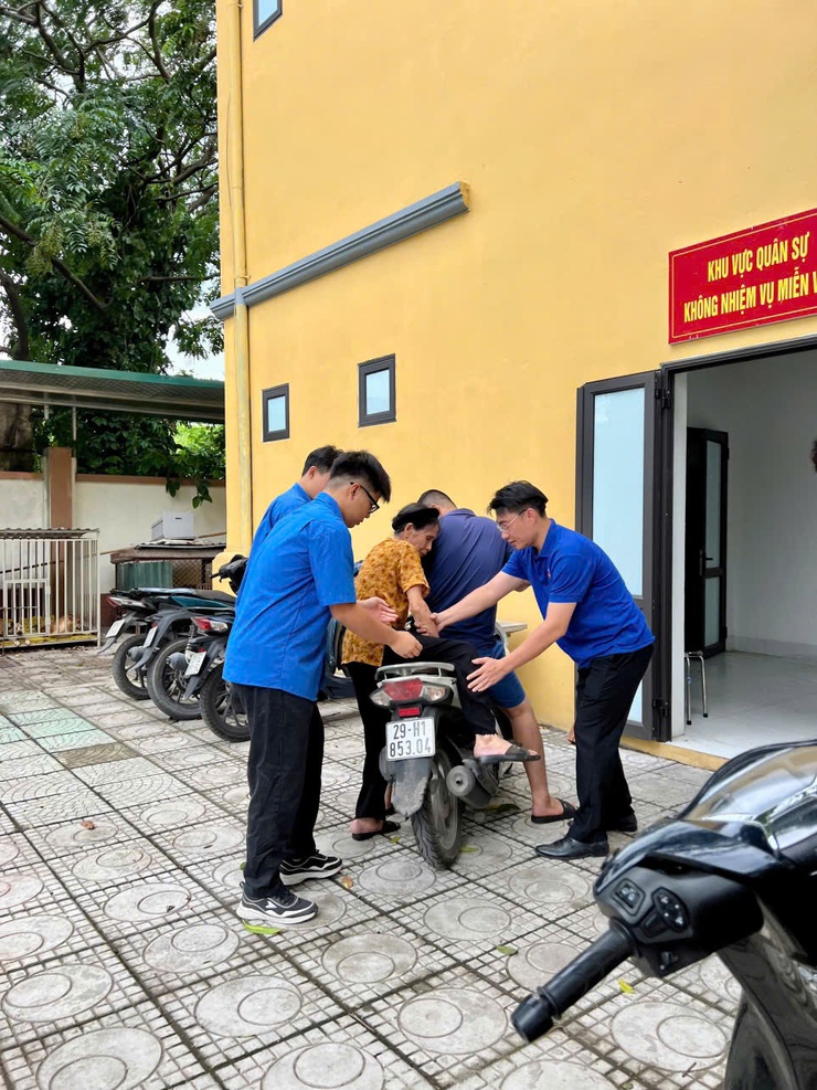 Tổ chức khám, tư vấn sức khoẻ và tặng quà cho các đối tượng chính sách, NCC- Ảnh 5.