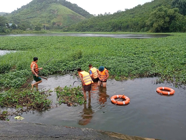 XÃ BA VÌ TĂNG CƯỜNG CÔNG TÁC KIỂM TRA CÁC ĐIỂM CÓ NGUY CƠ SẠT LỞ TRƯỚC KHI BÃO SỐ 3(WIPHA) ĐỔ BỘ.- Ảnh 7.