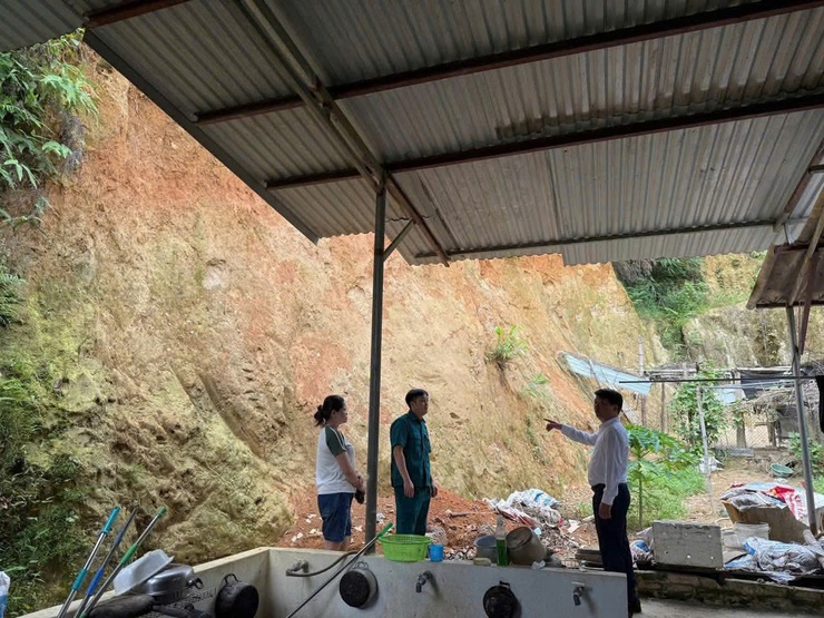 XÃ BA VÌ TĂNG CƯỜNG CÔNG TÁC KIỂM TRA CÁC ĐIỂM CÓ NGUY CƠ SẠT LỞ TRƯỚC KHI BÃO SỐ 3(WIPHA) ĐỔ BỘ.- Ảnh 8.