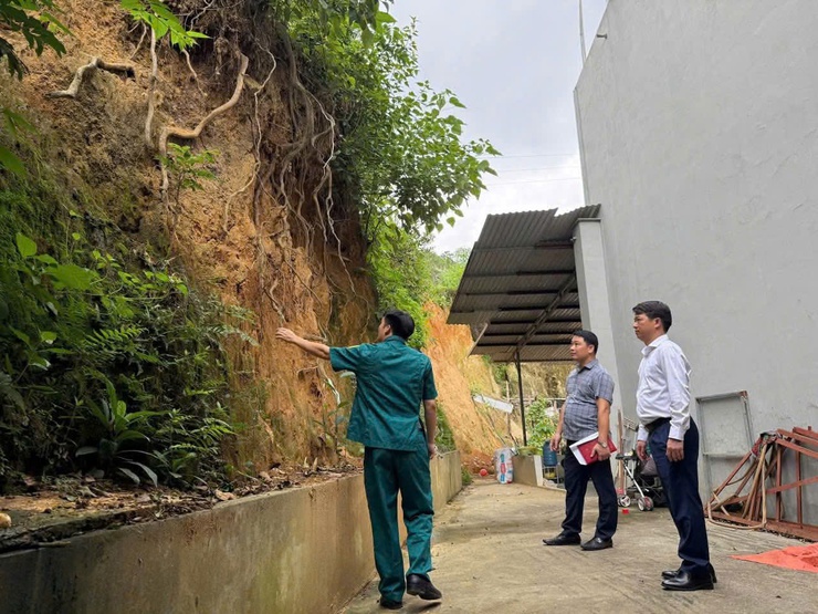 XÃ BA VÌ TĂNG CƯỜNG CÔNG TÁC KIỂM TRA CÁC ĐIỂM CÓ NGUY CƠ SẠT LỞ TRƯỚC KHI BÃO SỐ 3(WIPHA) ĐỔ BỘ.- Ảnh 2.