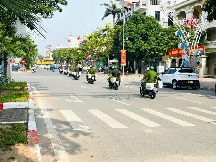 Công an xã Thanh Trì: Giữ vững vai trò nòng cốt, đảm bảo an ninh trật tự, giữ vững bình yên cho nhân dân. - Ảnh 2.