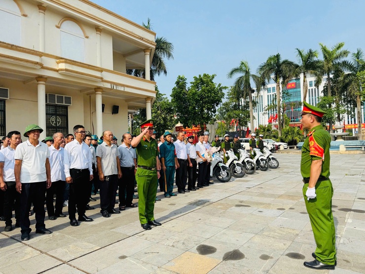 Công an xã Thanh Trì: Giữ vững vai trò nòng cốt, đảm bảo an ninh trật tự, giữ vững bình yên cho nhân dân. - Ảnh 1.