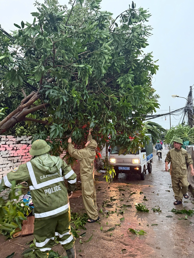 Tập trung triển khai các nhiệm vụ ứng phó, khắc phục hậu quả do bão, lũ gây ra- Ảnh 4.
