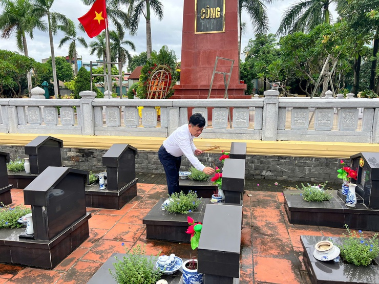 Lễ dâng hương, dâng hoa tưởng niệm ngày Thương binh liệt sỹ 27/7- Ảnh 5.