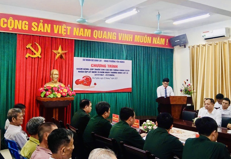 UBND PHƯỜNG YÊN NGHĨA TỔ CHỨC TƯ VẤN, KHÁM SỨC KHỎE VÀ CẤP PHÁT THUỐC MIỄN PHÍ, TRAO QUÀ CHO 124 ĐỐI TƯỢNG LÀ NGƯỜI CÓ CÔNG, GIA ĐÌNH CHÍNH SÁCH ( Đợt 2)- Ảnh 1.