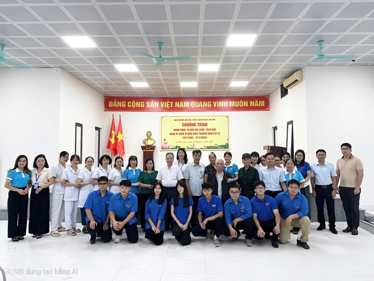 Tổ chức khám, tư vấn sức khoẻ và tặng quà cho các đối tượng chính sách, NCC- Ảnh 8.