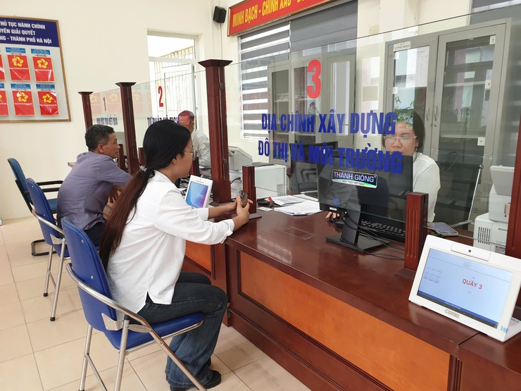 Hà Nội: Ưu tiên hoàn thiện hạ tầng số, đẩy mạnh phân cấp, ủy quyền cho chính quyền cấp xã- Ảnh 1.