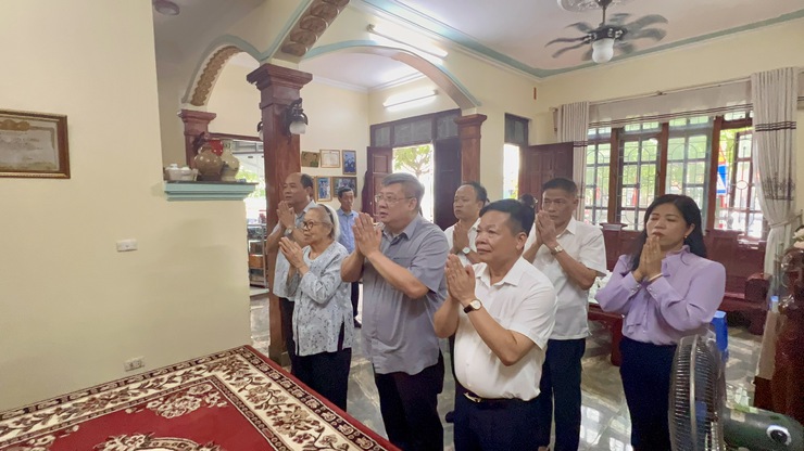 Lãnh đạo phường Định Công thăm, tặng quà mẹ Việt Nam anh hùng- Ảnh 3.