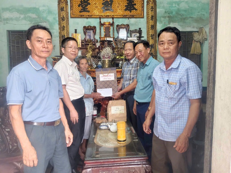 Tam Hưng tổ chức thăm, tặng quà người có công nhân kỷ niệm 78 năm Ngày Thương binh – Liệt sĩ (27/7/1947 – 27/7/2025)- Ảnh 2.