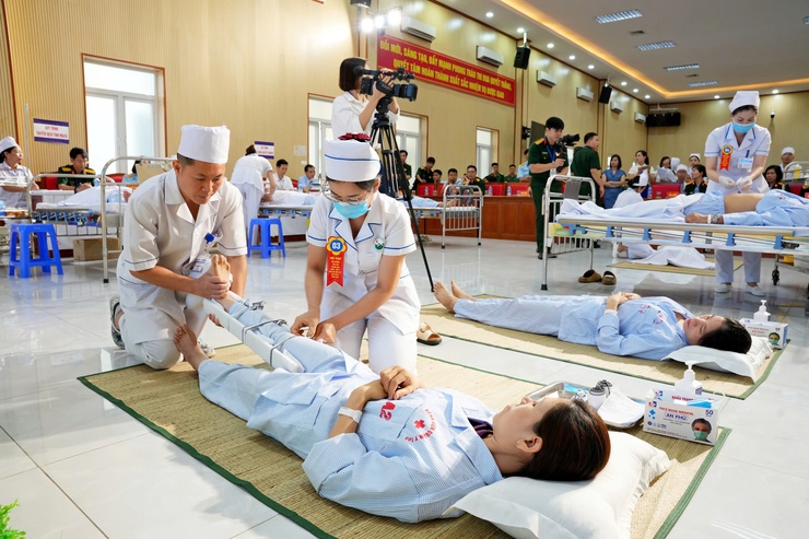Hội thao “Điều dưỡng viên giỏi, thanh lịch quân-dân y khu vực Sơn Tây” lần thứ IV- Ảnh 3.