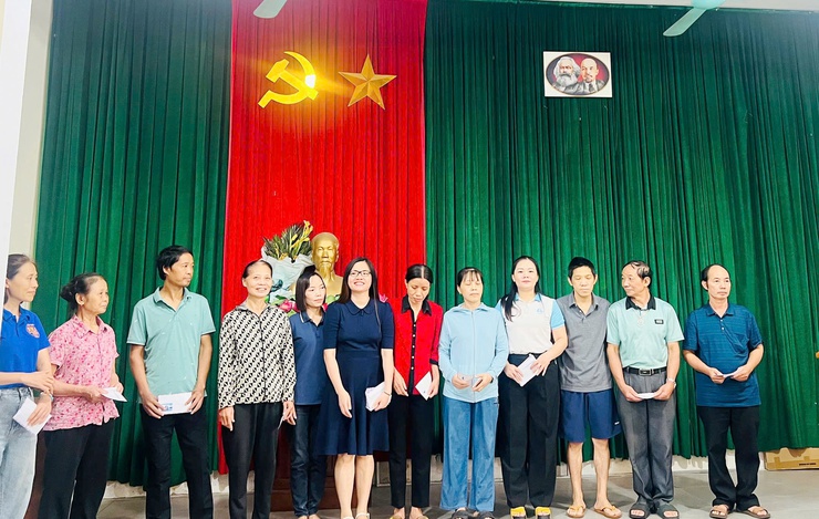 Hội LHPN xã Quốc Oai tổ chức thăm, tặng 115 suất quà tri ân nhân ngày thương binh - liệt sĩ 27/7- Ảnh 1.
