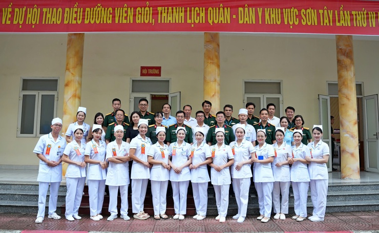 Hội thao “Điều dưỡng viên giỏi, thanh lịch quân-dân y khu vực Sơn Tây” lần thứ IV- Ảnh 4.