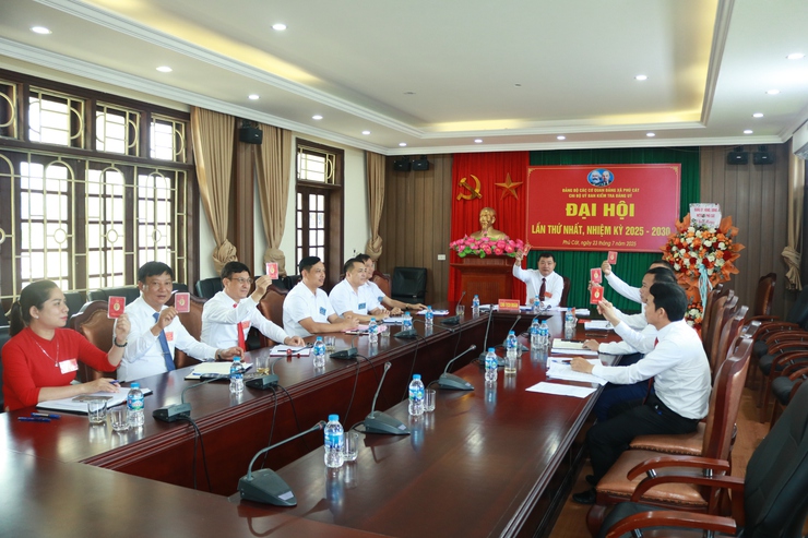 Đại hội chi bộ cơ quan Uỷ ban Kiểm tra Đảng uỷ xã Phú Cát lần thứ I, nhiệm kỳ 2025-2030- Ảnh 12.