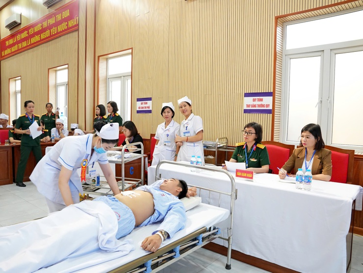 Hội thao “Điều dưỡng viên giỏi, thanh lịch quân-dân y khu vực Sơn Tây” lần thứ IV- Ảnh 2.