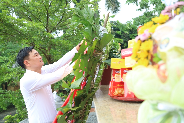 Lãnh đạo xã Quang Minh dâng hương, tưởng niệm các anh hùng liệt sỹ- Ảnh 3.