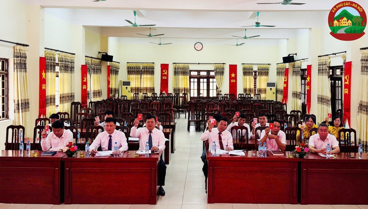 Chi bộ cơ quan UBMTTQ Việt Nam xã Phú Cát tổ chức thành công đại hội khóa I, nhiệm kỳ 2025–2030- Ảnh 4.
