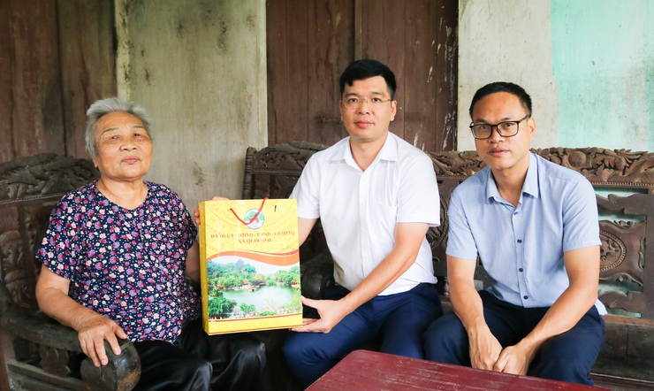Đồng chí Phó Chủ tịch xã Quốc Oai thăm hỏi, động viên gia đình chính sách nhân kỷ niệm 78 năm Ngày Thương binh – Liệt sĩ- Ảnh 4.