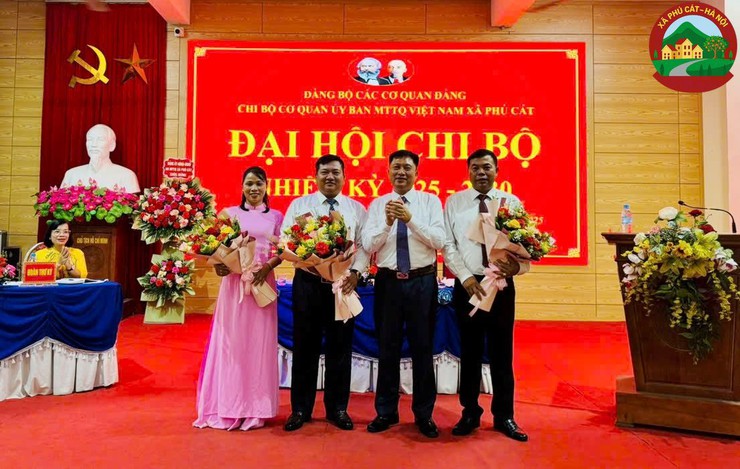 Chi bộ cơ quan UBMTTQ Việt Nam xã Phú Cát tổ chức thành công đại hội khóa I, nhiệm kỳ 2025–2030- Ảnh 5.