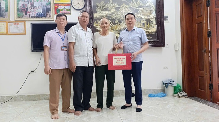LÃNH ĐẠO XÃ NỘI BÀI THĂM, TẶNG QUÀ GIA ĐÌNH CHÍNH SÁCH NHÂN NGÀY THƯƠNG BINH LIỆT SỸ 27/7- Ảnh 8.