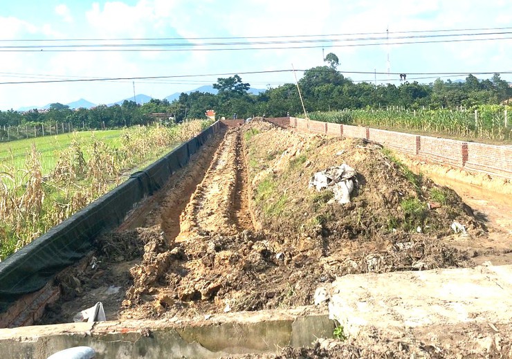 XÃ NỘI BÀI RA QUÂN XỬ LÝ VI PHẠM TẠI THÔN TRUNG- Ảnh 1.