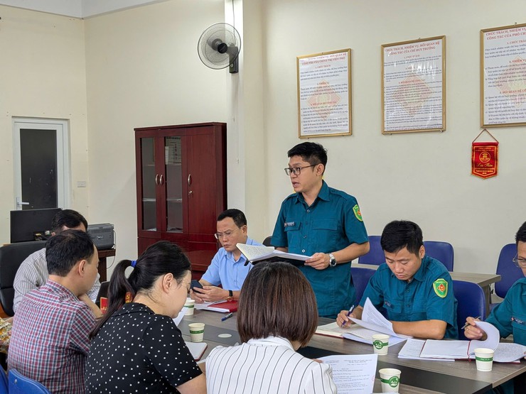THƯỜNG TRỰC ĐẢNG ỦY PHƯỜNG LÁNG LÀM VIỆC VỚI BAN CHỈ HUY QUÂN SỰ VÀ CÔNG AN PHƯỜNG- Ảnh 2.